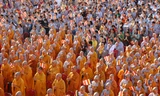 Hàng nghìn tăng ni, phật tử dự Đại lễ Phật đản tại Việt Nam Quốc tự 