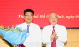 Trao quyết định của Ban Thường vụ Thành ủy TPHCM về công tác cán bộ
