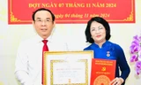 Trao Huy hiệu 45 năm tuổi Đảng tặng nguyên Phó Chủ tịch nước Đặng Thị Ngọc Thịnh