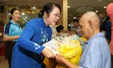 Lãnh đạo TPHCM thăm, tặng quà bà con Khmer nhân Tết cổ truyền Chôl Chnăm Thmây 