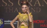 Biểu cảm hài hước của Thuỳ Tiên khi gặp sự cố trên sân khấu Miss Grand Thailand gây chú ý