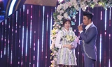 Hari Won bất ngờ được đám cưới lần 2 với trai trẻ trên sân khấu. Ảnh Lê Nhân.