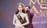 Chi Nguyễn được trao vương miện để đi thi Hoa hậu Châu á Thế giới 2018