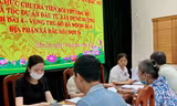 Người dân huyện Hoài Đức nhận tiền đền bù bồi thường giải phóng mặt bằng dự án Vành đai 4