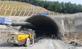 Cận cảnh thi công hầm xuyên núi trên cao tốc Diễn Châu - Bãi Vọt 