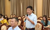 Cử tri phát biểu trong buổi tiếp xúc với Tổ Đại biểu HĐND TP. Hà Nội ngày 12/6.