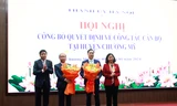Lãnh đạo Thành ủy, UBND TP. Hà Nội chúc mừng các ông Nguyễn Đình Hoa và Nguyễn Anh Đức được điều động, giao nhiệm vụ mới