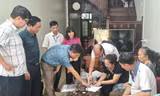 Lãnh đạo thị xã Sơn Tây kiểm tra công tác lấy ý kiến cử tri.