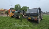 Hà Nội: Tạm giữ 'đoàn' xe tải và máy xúc thực hiện phi vụ hủy hoại tài sản, trộm đất quy mô lớn ở Ba Vì