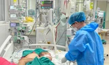 Bệnh nhân COVID-19 nặng Ảnh: Thái Hà