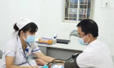 Tiêm vắc xin COVID-19 và 'hội chứng áo choàng trắng'