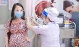 Khẩn: Xem xét ưu tiên tiêm vắc xin COVID-19 cho phụ nữ mang thai