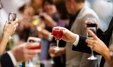 Bác sĩ chỉ cách hạn chế gây hại cơ thể khi uống rượu, bia 
