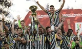 Juventus vô địch Coppa Italia.