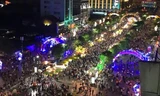 Đông đảo người dân TPHCM đổ về khu vực trung tâm đón giao thừa