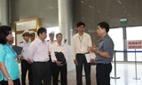 Phó Chủ tịch UBND TP Đà Nẵng kiểm tra công tác phòng chống khả năng lây nhiễm Zika tại Sân bay quốc tế Đà Nẵng. 