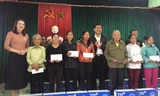 Tặng quà Tết cho người nghèo Nghệ An