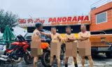 4 người đàn ông khỏa thân chạy xe máy, chụp hình ở Mã Pì Lèng gây phẫn nộ