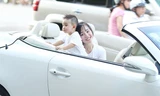 Vy Oanh lái siêu xe đưa con trai đi dạo