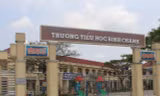 Ông Huỳnh Công Sơn, hiệu trưởng Trường tiểu học Bình Chánh, Bến Lức, TPHCM bị cách chức liên quan đến vụ việc "cô giáo quỳ gối"