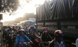 Quốc lộ 1A kẹt cứng nhiều giờ.