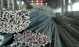 Thép giá rẻ Trung Quốc ồ ạt nhập khẩu vào Việt Nam khiến doanh nghiệp sản xuất trong nước bị mất thị phần.