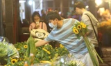 Giới trẻ nhộn nhịp "săn hoa" về bán ngày lễ