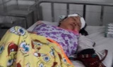 Nạn nhân đang điều trị tại Bệnh viện đa khoa Tây Ninh. Ảnh: Tân Châu.