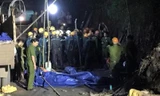 Phải mất hơn 5 tiếng, lực lượng chức năng mới đưa được cả 3 nạn nhân ra khỏi hầm lò (ảnh minh họa).