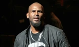 R. Kelly liên tiếp bị cáo buộc lạm dụng tình dục khiến sự nghiệp sụp đổ.