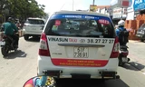 Hàng loạt taxi Vinasun dán biểu ngữ phản đối Uber, Grab