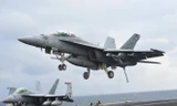 Máy bay chiến đấu F/A-18F Super Hornet hạ cánh xuống tàu sân bay USS Carl Vinson trong cuộc tập trận chung Mỹ và Hàn Quốc tại vùng biển phía Đông Bán đảo Triều Tiên ngày 14/3. (Nguồn: AFP/TTXVN)
