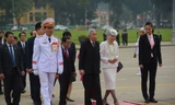 Nhà vua và Hoàng hậu Nhật Bản đến viếng Lăng Chủ tịch Hồ Chí Minh sáng 1/3.