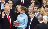 Ông Trump tuyên thệ.