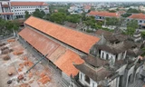 Nhà thờ Phát Diệm gần 130 năm tuổi được thay 'áo mới'