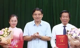 Bí thư Tỉnh ủy Nghệ An Nguyễn Đắc Vinh trao quyết định chuẩn y nhân sự