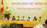 Các thành viên Chính phủ tại buổi họp báo