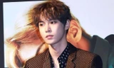 Netizens đã phát 'sốt' trước cặp anh em cực phẩm, giờ Doyoung (NCT) còn lấn sân nhạc kịch 