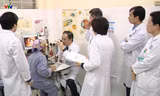 Các bác sĩ tiến hành hội chẩn trước ca ghép.