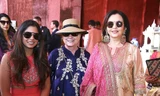 Isha Ambani (trái) chụp ảnh chung với bà Hillary Clinton (giữa) và mẹ ruột Nita Ambani.