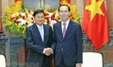 Chủ tịch nước Trần Đại Quang (phải) trong cuộc gặp Thủ tướng Lào Thongloun Sisoulith (trái), có chuyến thăm Việt Nam, tại Hà Nội ngày 30/3 vừa qua. (Ảnh: AFP/TTXVN)