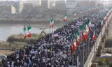 Người Iran ra đường ủng hộ chính phủ, lên án các thế lực bên ngoài can thiệp vào nội bộ đất nước. Ảnh: Reuters