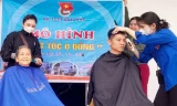  Đến từng nhà cắt tóc miễn phí cho cụ già, em nhỏ