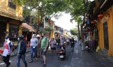 Hội An 'xóa' nạn chèo kéo, kẹt xe khi đón khách du lịch trở lại