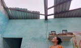Người dân Quảng Nam khóc mếu nhìn ngôi nhà tan hoang sau bão