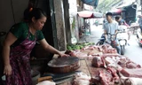 Do thông tin về dịch tả lợn châu Phi, sức sức tiêu thụ thịt lợn ở các chợ tại Hà Nội có giảm.