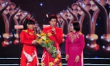 Hoài Linh nhận giải Mai vàng lần thứ 10.