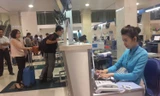 Hành khách làm thủ tục bay tại Tân Sơn Nhất.