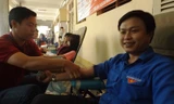 Anh Huỳnh Thái Nguyên, Phó Bí thư Thành Đoàn Cần Thơ hiến máu.