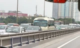 Hàng ngàn phương tiện mắc kẹt trên đường. Ảnh: Như Ý.